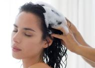 油性发质几天洗一次头合适？缓解头发油的五个方法